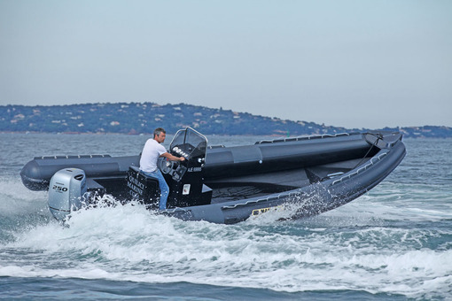 photo essai bateau pneumatique : 750 Diving Master