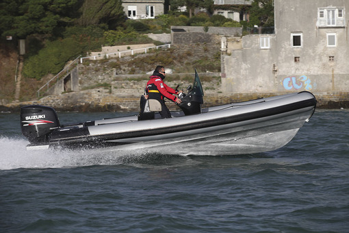 photo essai bateau pneumatique : R7.0 3D Tender 