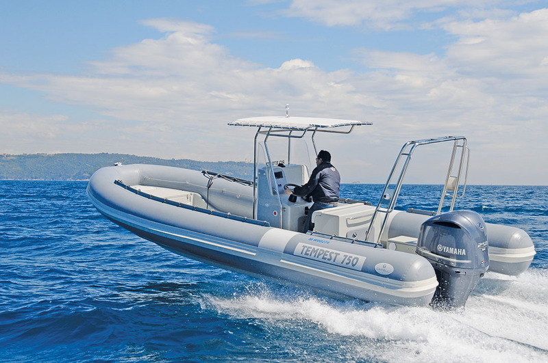 photo essai bateau pneumatique : Tempest 750 Work Capelli