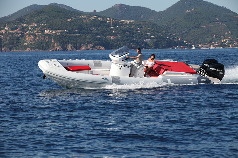 photo essai bateau pneumatique : Pzero 880 Sport FB Pirelli (Tecnorib)