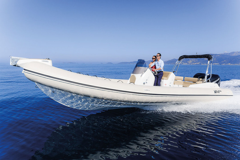 photo essai bateau pneumatique : Elegance 9 Black Fin