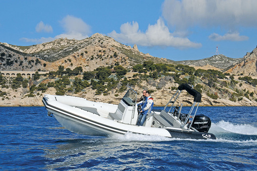 photo essai bateau pneumatique : DORADO 7.5 Nautica Cab (Dorado)