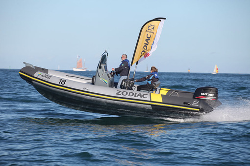 photo essai bateau pneumatique : PRO 750 Route du Rhum Zodiac