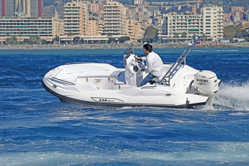 photo essai bateau pneumatique : 49 SL Zar