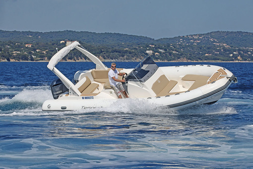 photo essai bateau pneumatique : Tempest 800 Open Capelli