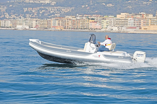 photo essai bateau pneumatique : 620 Fashion MV Marine