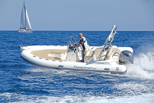 photo essai bateau pneumatique : Tempest 600 Open Capelli