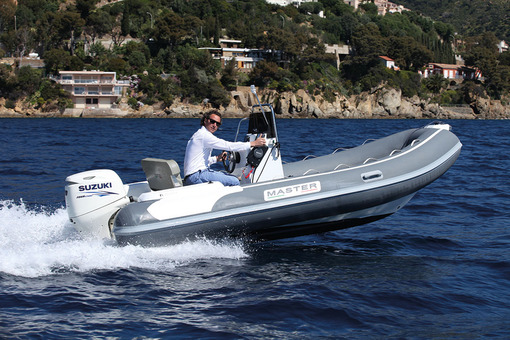 photo essai bateau pneumatique : 490 Open Master