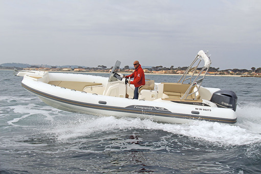 photo essai bateau pneumatique : Tempest 775 Open Capelli