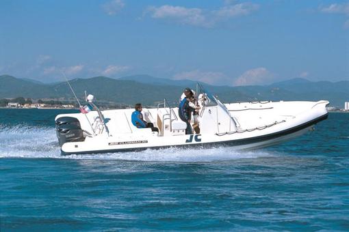 photo essai bateau pneumatique : Clubman 30 Joker Boat