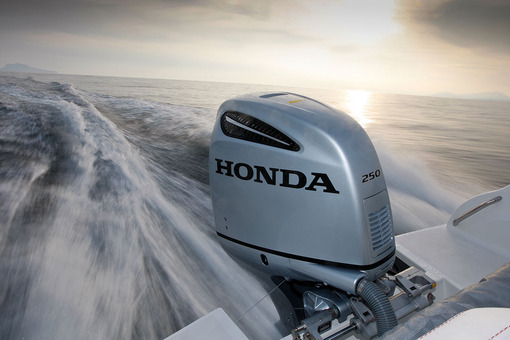 photo essai bateau pneumatique : BF 250 HONDA