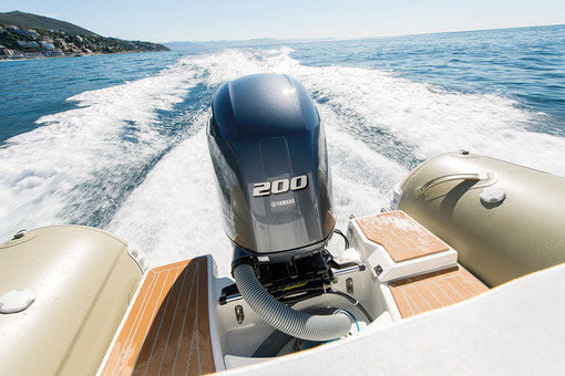 photo essai bateau pneumatique : F 200 XC YAMAHA