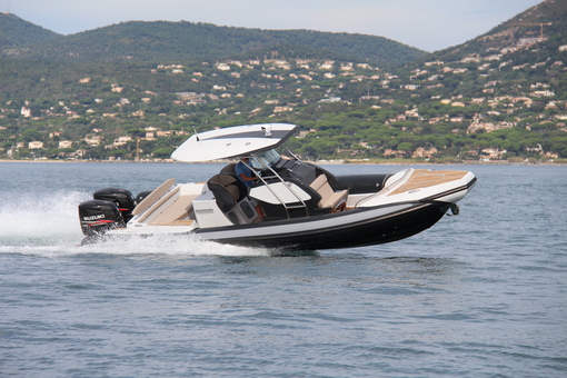 photo essai bateau pneumatique : 910 RS Northstar