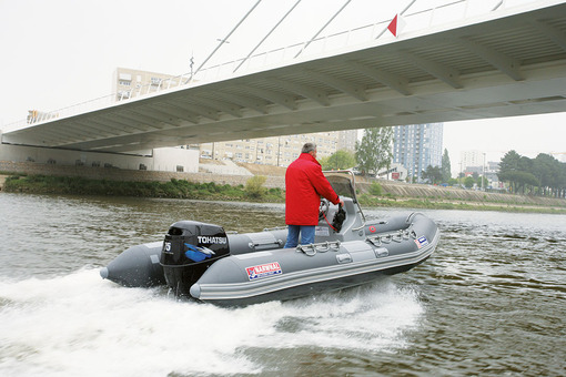 photo essai bateau pneumatique : 75 TLDI TOHATSU