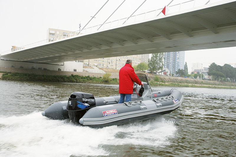 photo essai bateau pneumatique : Essai: TOHATSU 75 TLDI