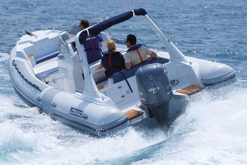 photo essai bateau pneumatique : F 225 B YAMAHA