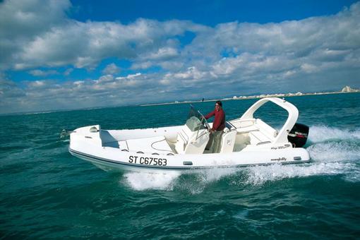 photo essai bateau pneumatique : King 720 Extreme Nuova Jolly