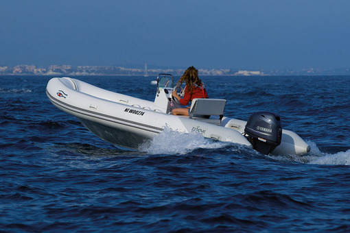 photo essai bateau pneumatique : F 70 A YAMAHA