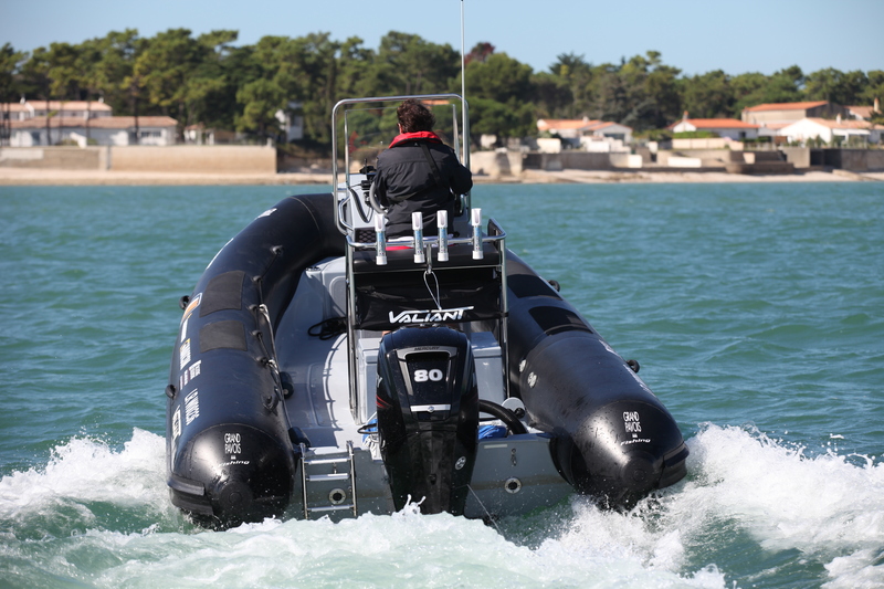 photo essai bateau pneumatique : Essai: MERCURY F 80 EFI