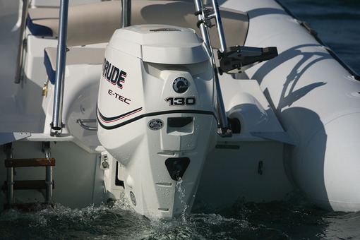 photo essai bateau pneumatique : 90 HO EVINRUDE