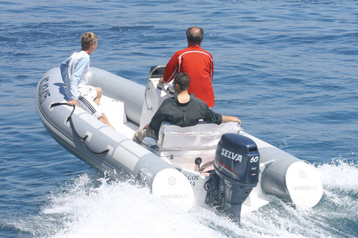 photo essai bateau pneumatique : 500 sport Oversea