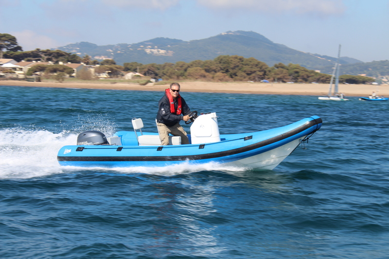 photo essai bateau pneumatique : F10 VSR