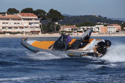 photo essai bateau pneumatique : 30 GT Stingher