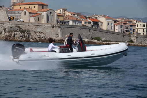 photo essai bateau pneumatique : Panarea 26 Italiamarine