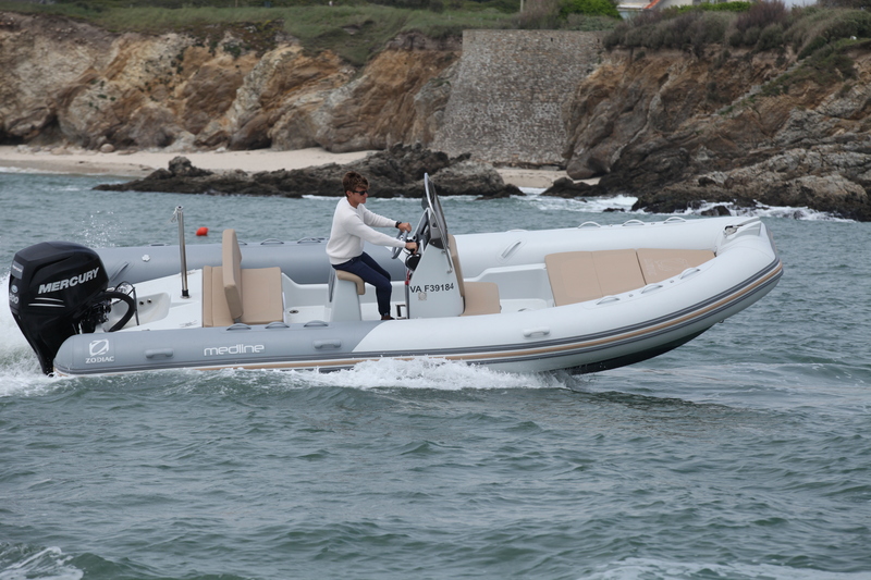 photo essai bateau pneumatique : Medline 660 Zodiac