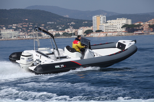 photo essai bateau pneumatique : 75 Classic/Sport  BSC