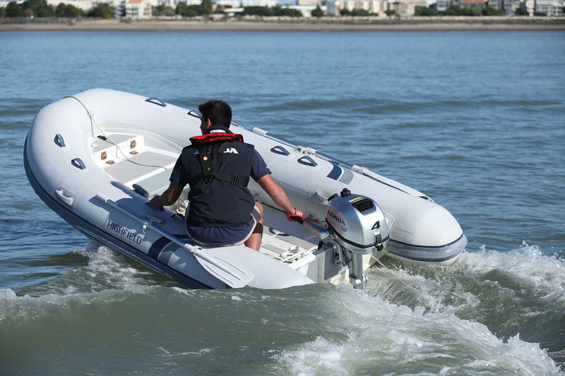 photo essai bateau pneumatique : Essai: HONDA BF 4