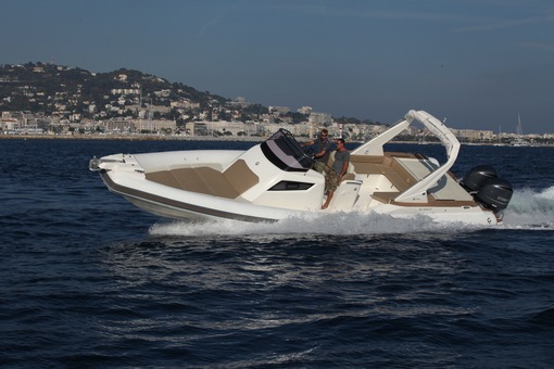 photo essai bateau pneumatique : Tempest 40 (2017) Capelli