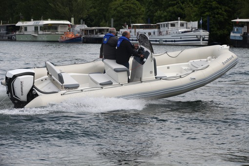 photo essai bateau pneumatique : Sunrider 700 (2017) Bombard