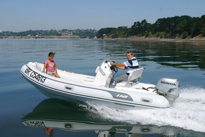 photo essai bateau pneumatique : 15 VST AB