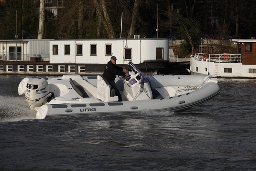 photo essai bateau pneumatique : Eagle 650 Brig