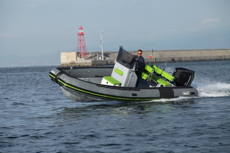 photo essai bateau pneumatique : Super Pro 220 BWA