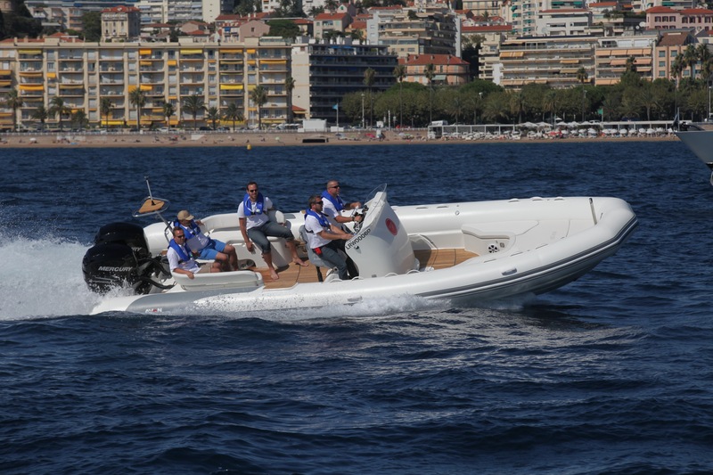 photo essai bateau pneumatique : Grand Tender 850 Avon