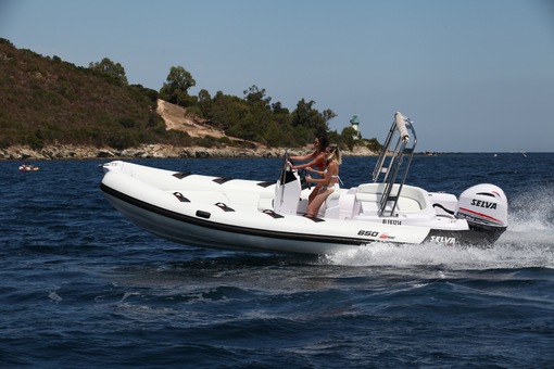 photo essai bateau pneumatique : D 650 Family Special Selva