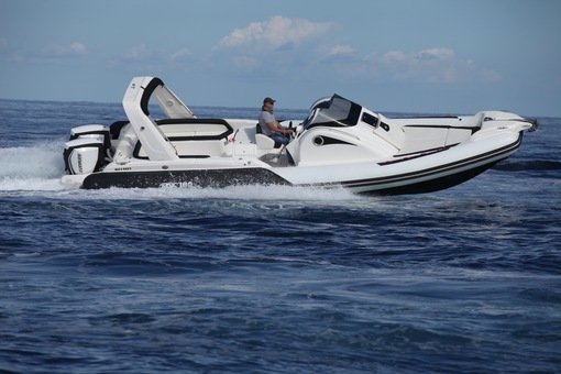 photo essai bateau pneumatique : 100 Sport Cabin BSC