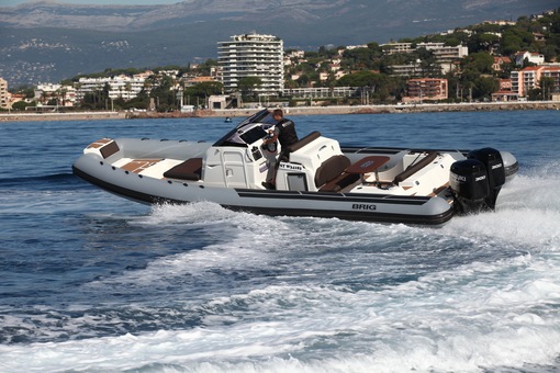 photo essai bateau pneumatique : Eagle 10 Brig