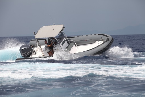 photo essai bateau pneumatique : Tempest 750 Work Capelli