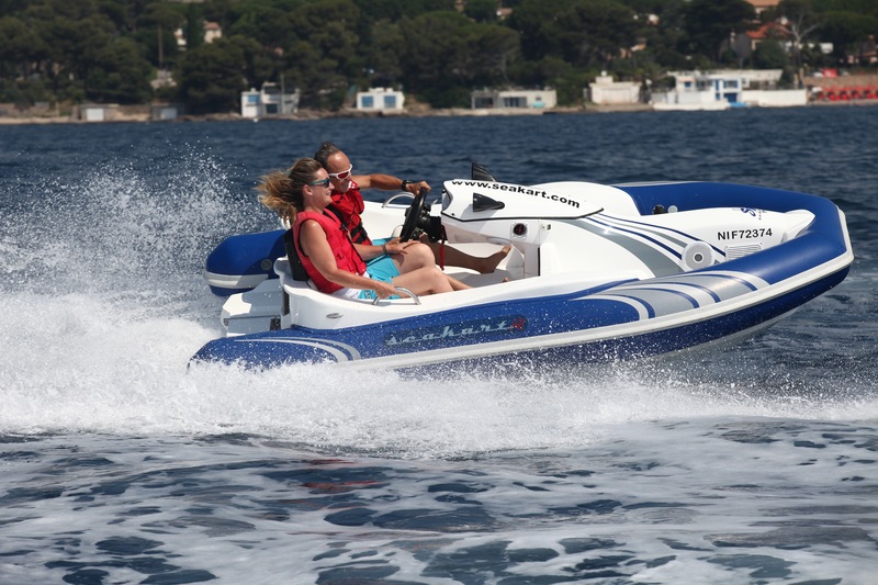 photo essai bateau pneumatique : R335 Seakart