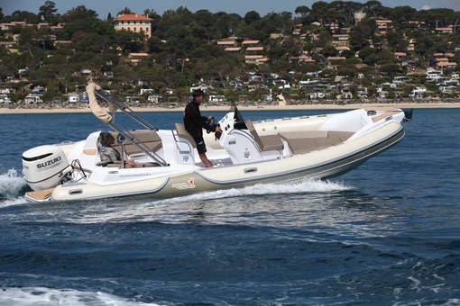 photo essai bateau pneumatique : 25 GT MV Marine