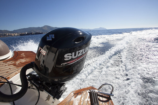 photo essai bateau pneumatique : DF150A et DF175A SUZUKI