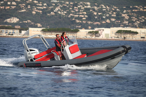 photo essai bateau pneumatique : Patrol 760 Sport Highfield