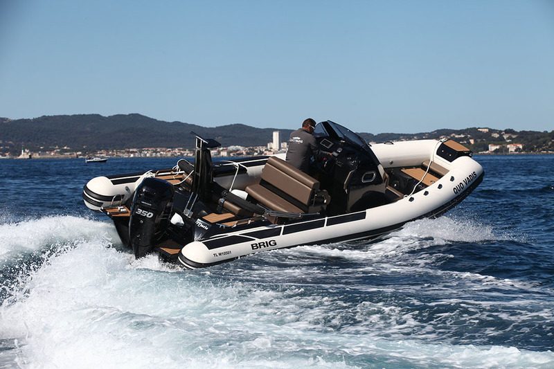 photo essai bateau pneumatique : Eagle 8  Brig