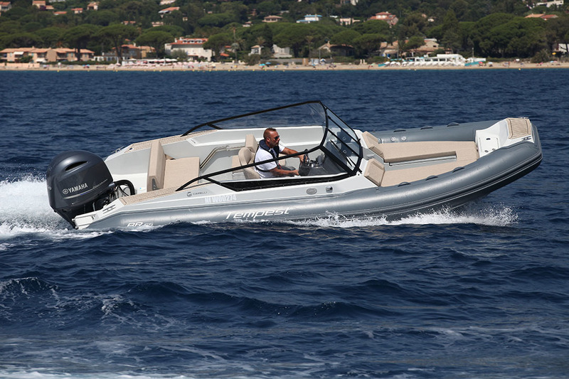 photo essai bateau pneumatique : Bow Rider 65 Capelli