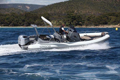 photo essai bateau pneumatique : 750 Golden Line Grand