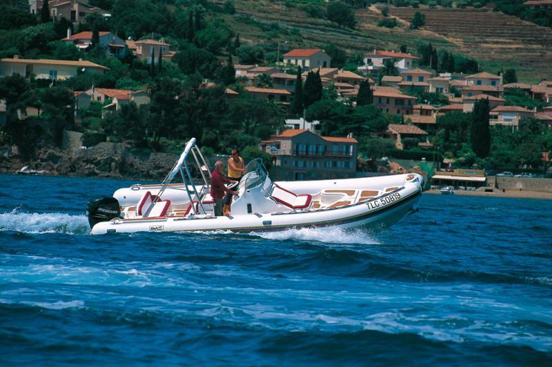 photo essai bateau pneumatique : 850 Goldline BWA