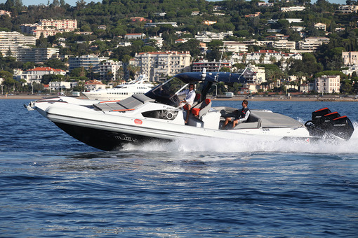 photo essai bateau pneumatique : Mito 40 MV Marine